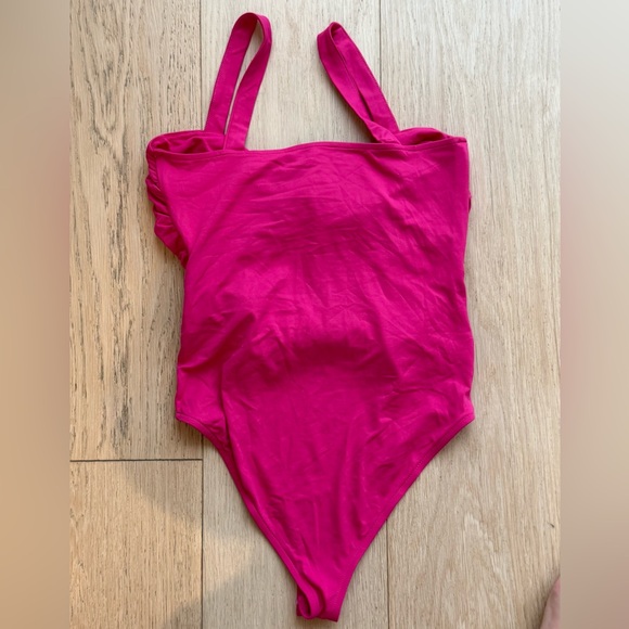 ZARA Hot Pink Bow Ruched Bodysuit NWT Statement Bow Top Size M - Picture 2 of 3
